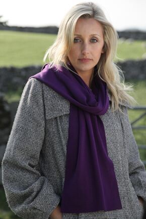 Mens & Ladies John Smedley Wings 100% Merino Wool Plain Shawl In 2 Colours Blackcurrent
