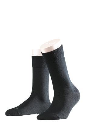 These fabulous Falke anatomically shaped gentle grip socks will literally fit like a glove. Designed to fit the natural contours of your feet they really are a must try foot apparel product. With superior fit, a pressure free cuff and seamless toe they are designed to delight for super comfort and fit.