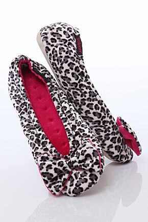 Ladies 1 Pair Isotoner Velour Animal Print Big Bow Slippers 33% OFF Black Cheetah Medium