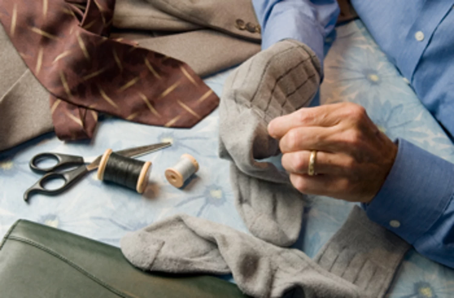 How to darn socks