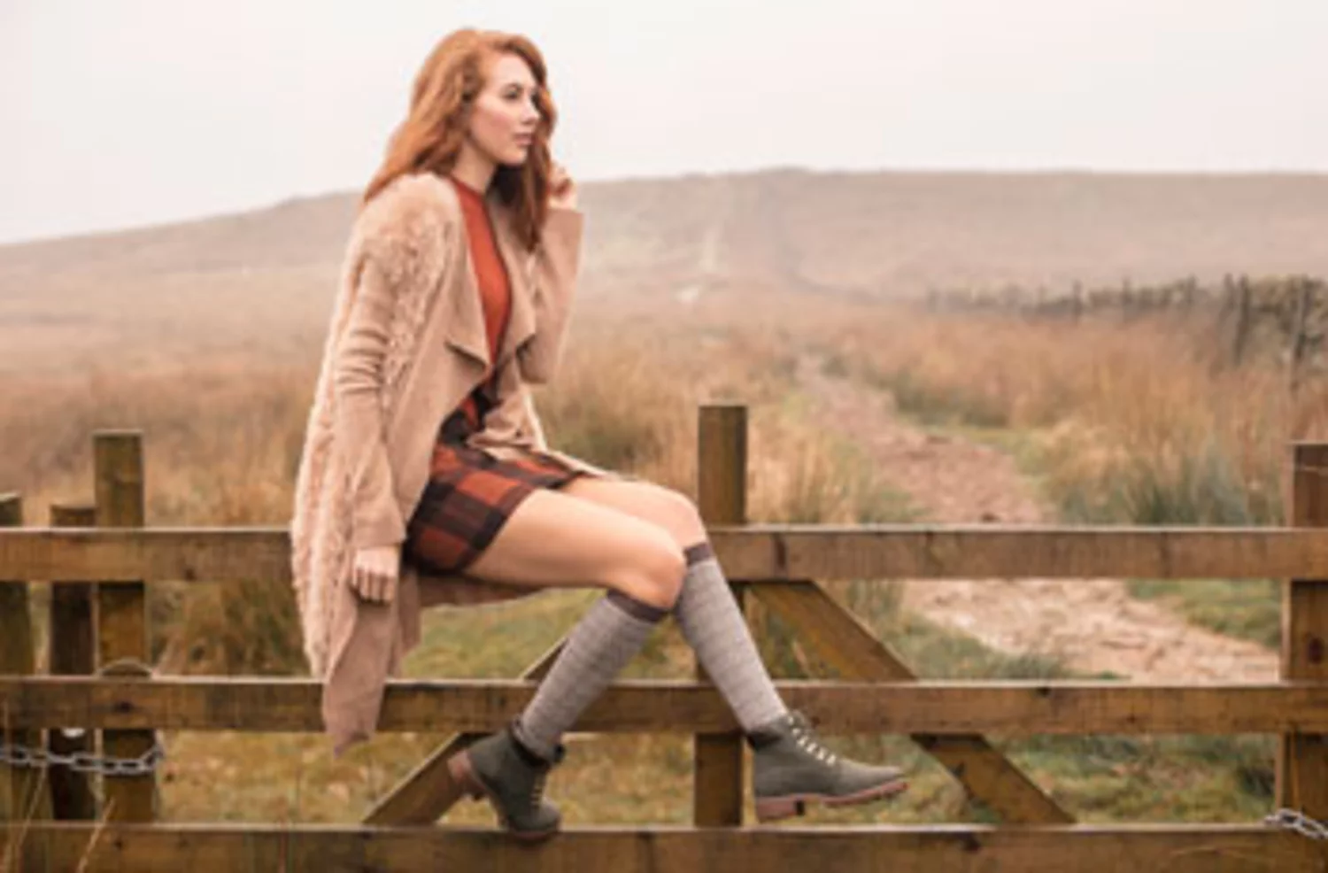 How to wear knee-high socks