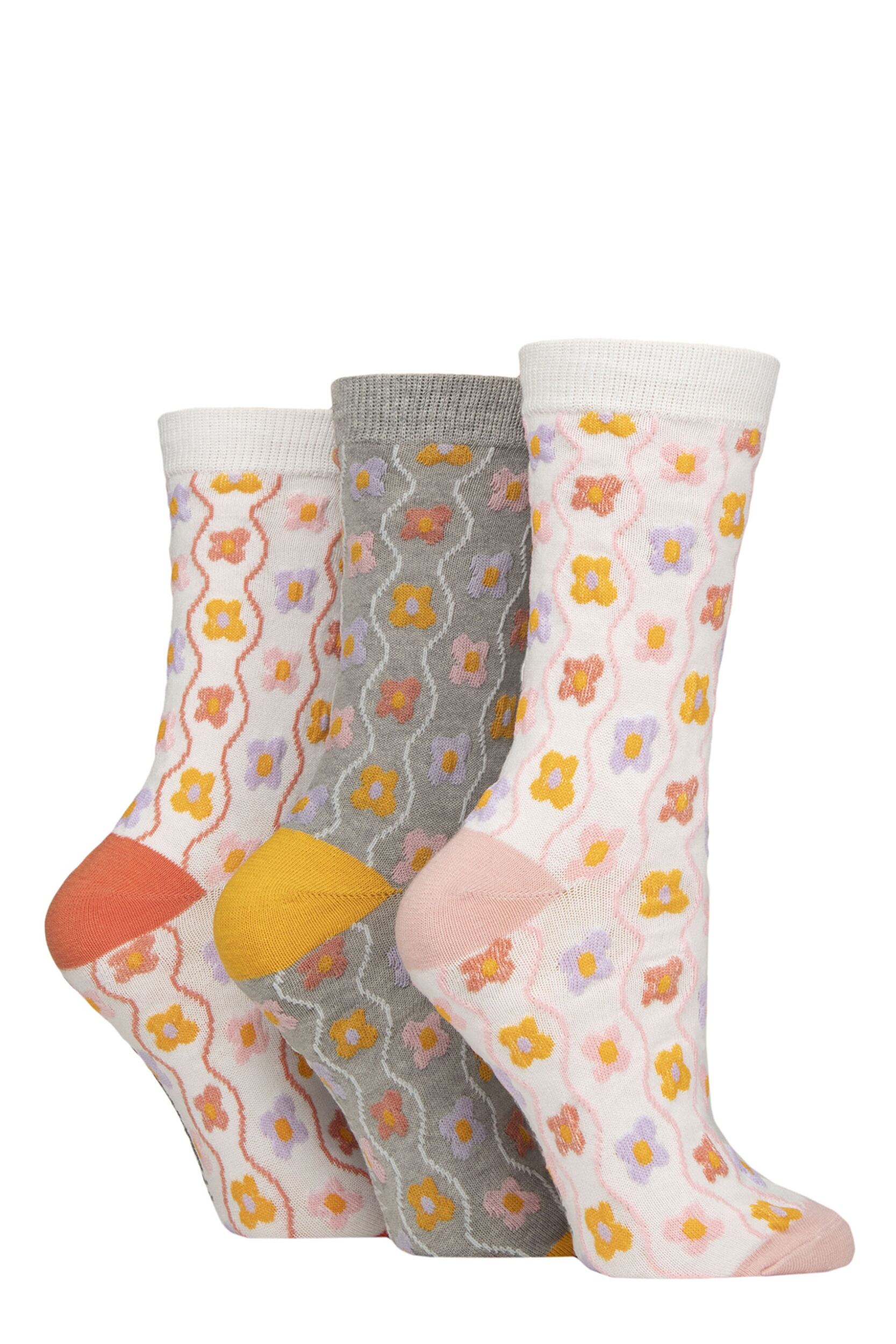 Women's 3 Pair SOCKSHOP Wildfeet Textured Knit Cotton Socks White Flowers 4-8 Women's