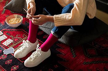 What colour socks should you wear with white trainers?