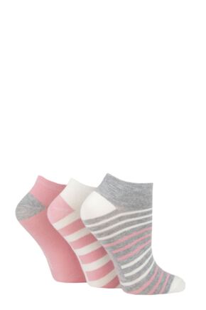 white cushioned trainer socks