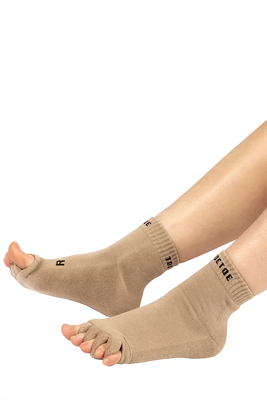 Mens and Women's 1 Pair TOETOE Health Range Toe Separator Toe Socks