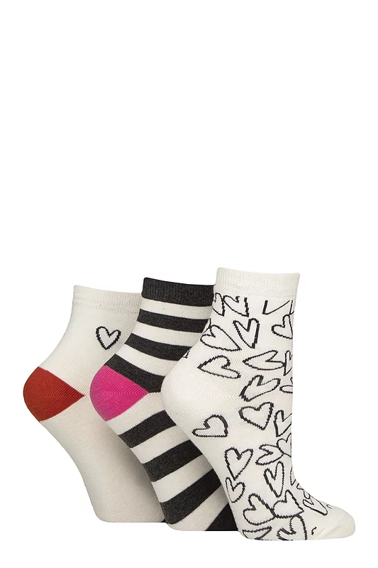 Women's 3 Pair Caroline Gardner Cotton Patterned Mid Length Crew Socks Heart Outline / Stripes Chalk 4-8 Women's