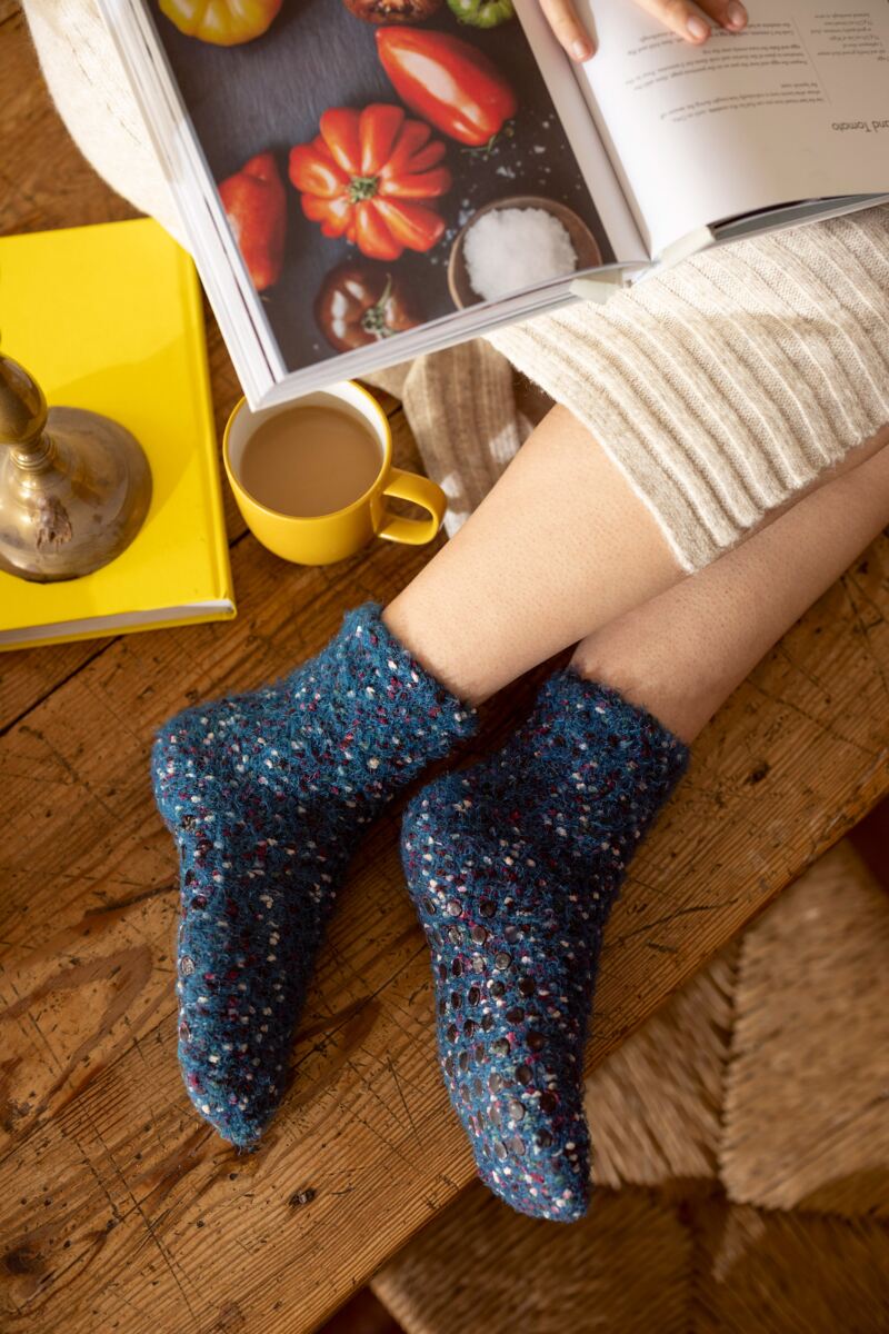 Ladies 2 Pair SOCKSHOP Popcorn Feather Slipper Socks with Grip
