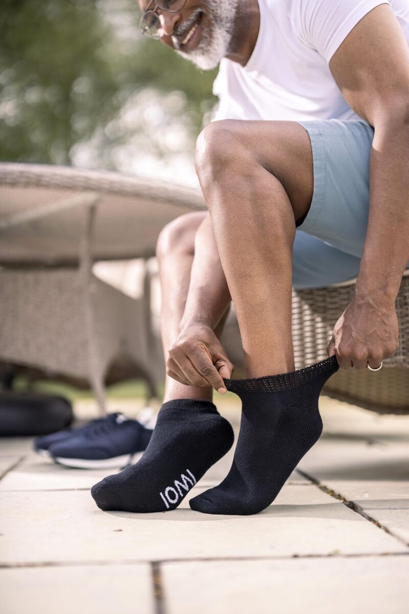 Mens 3 Pair Iomi Footnurse Cushioned Foot Diabetic Trainer Socks