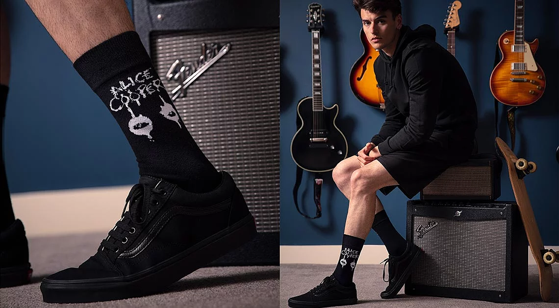 Rock out with the king of shock rock in our set of Exclusive to SOCKSHOP Alice Cooper Gift Boxed Socks!