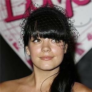 Lily Allen's legwear 'cause for comment'