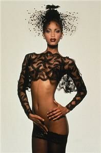 Hosiery "steals the show" in Paris