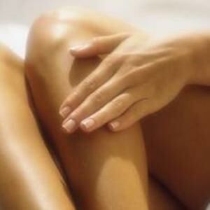 Lulu knees prompt hosiery warning