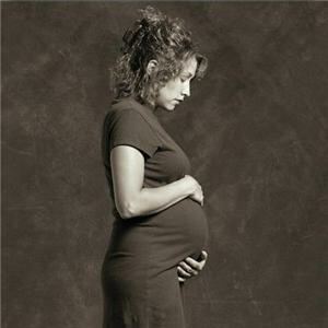 Leggings give pregnant women fashionable look