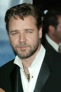 Russell Crowe ditches tights tradition