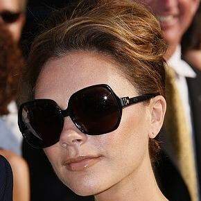 Posh Spice embraces leather leggings