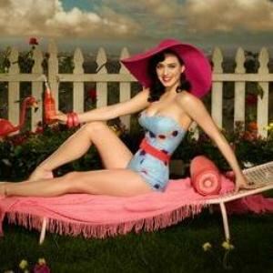 Katy Perry shows more love for legwear