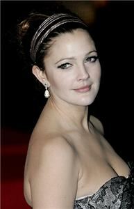 Drew Barrymore goes for strange look with leggings