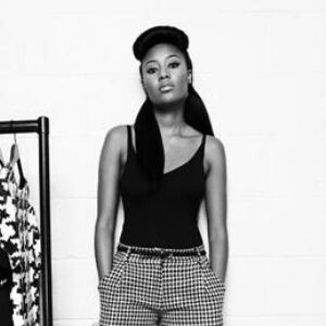 VV Brown announces split... with leggings