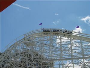 Socks and shoes halt fully-naked rollercoaster ride