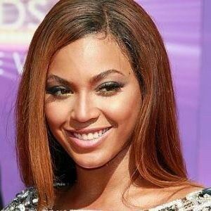 Stockings and suspenders for new Beyonce video