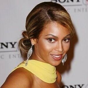 Beyonce works out in long green socks