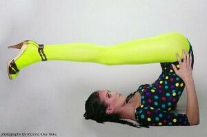 Serbia go 60s with tights at Eurovision