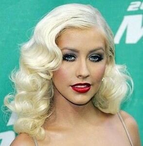 Christina Aguilera too revealing in leggings