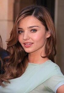Miranda Kerr wears maternity leggings 'to regain figure'