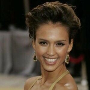 Jessica Alba wears leggings for baby shower