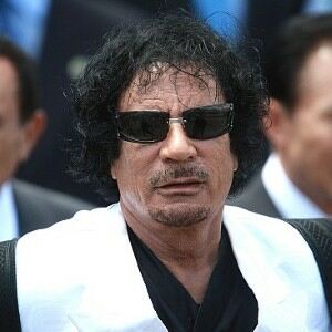 Gaddafi dummy dressed in pink tights removed