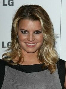 Jessica Simpson denies cold feet in leggings