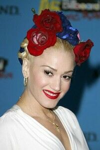 Gwen Stefani gives glimpse of fashion line with tights