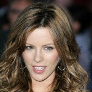 Kate Beckinsale wears tights to Stephen Merchant stand-up show