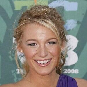 Blake Lively steals the show in ribbed tights