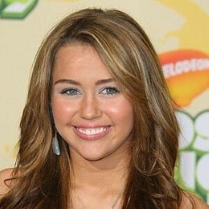 Miley Cyrus goes grunge in black tights