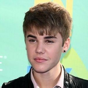 Justin Bieber experiments with patterned socks