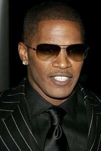 Jamie Foxx strips down to underwear for dance sequence