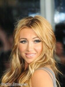 Lauren Goodger displays slim figure in leather leggings