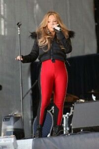 Mariah Carey left over-exposed in revealing leggings