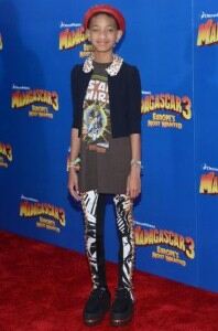 Willow Smith looks eccentric in monochrome leggings