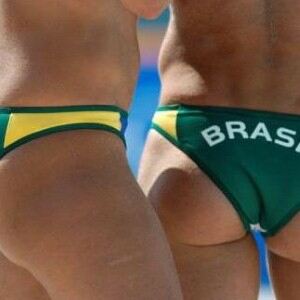 Women's volleyball players 'may wear leggings'