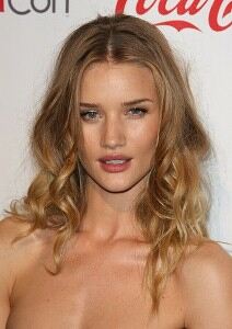 Rosie Huntington-Whitely 'collects vintage underwear'