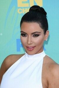 Kim Kardashian dons leggings for pilates class