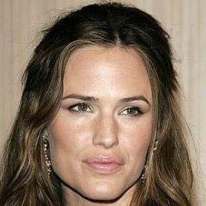 Jennifer Garner is back in leggings after pregnancy