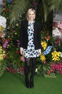 Jenni pairs tights with brights