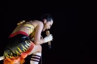 Katy Perry pulls on her long socks