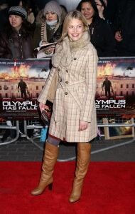 Kelly Adams shows off grey tights