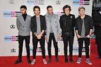 No socks for 1D's Louis
