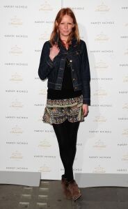Olivia models black tights at event