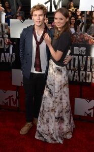Scarves all the rage at MTV awards